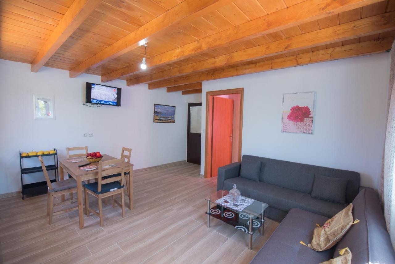 Basil & Guest House Lazaráta Extérieur photo